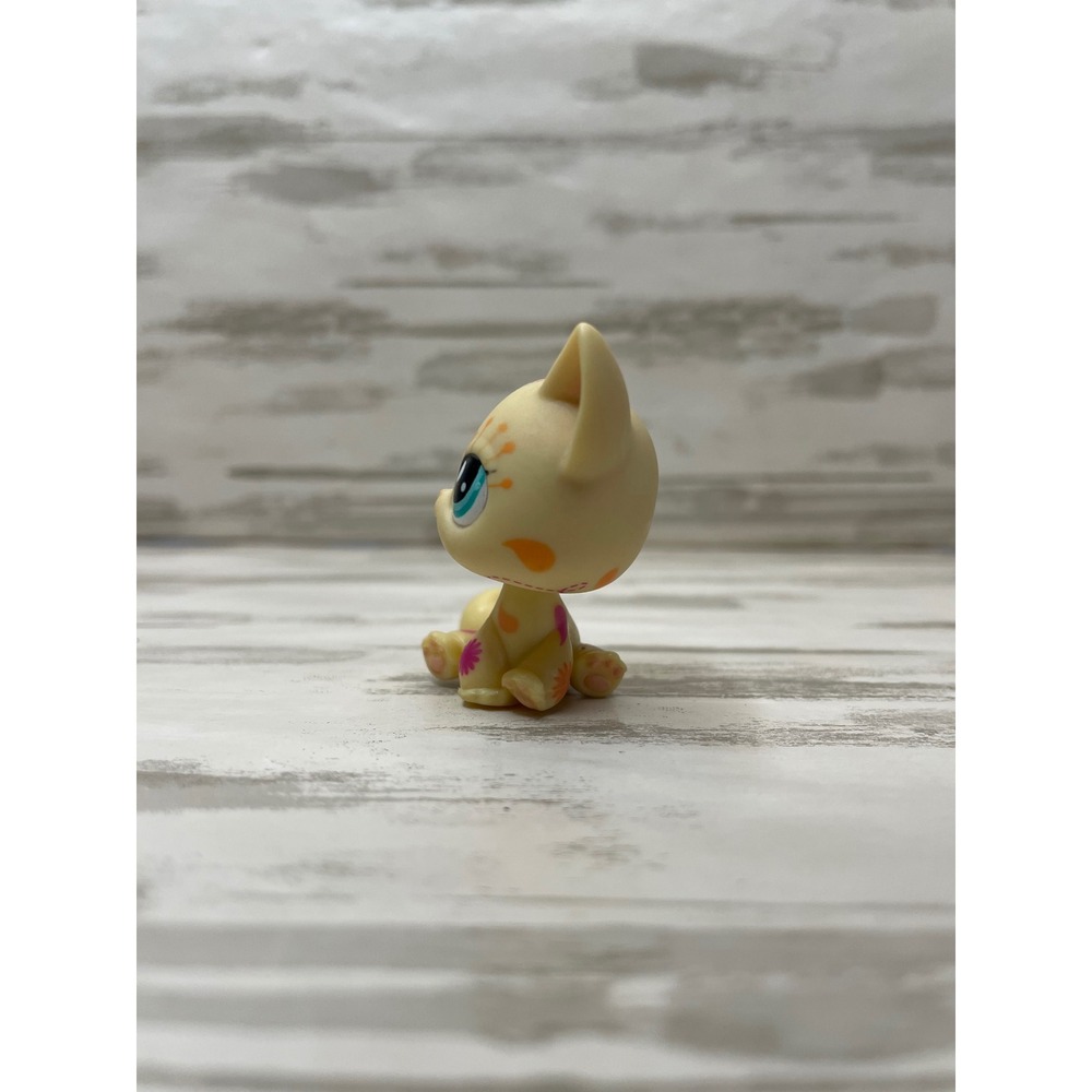 Littlest Pet Shop #1231 Lps Post Card Yellow/ Purple Flowers Sitting Cat. - Picture 3 of 8